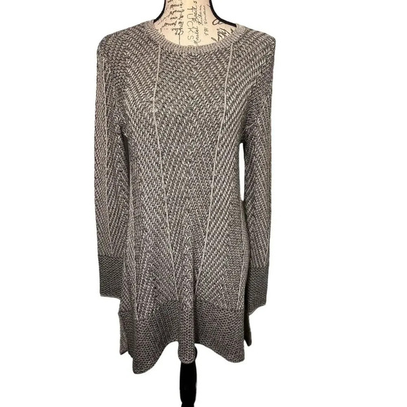 Jeanne Pierre M longsleeve crewneck seamed cable knit asymmetric tunic sweater ￼ - Picture 1 of 7